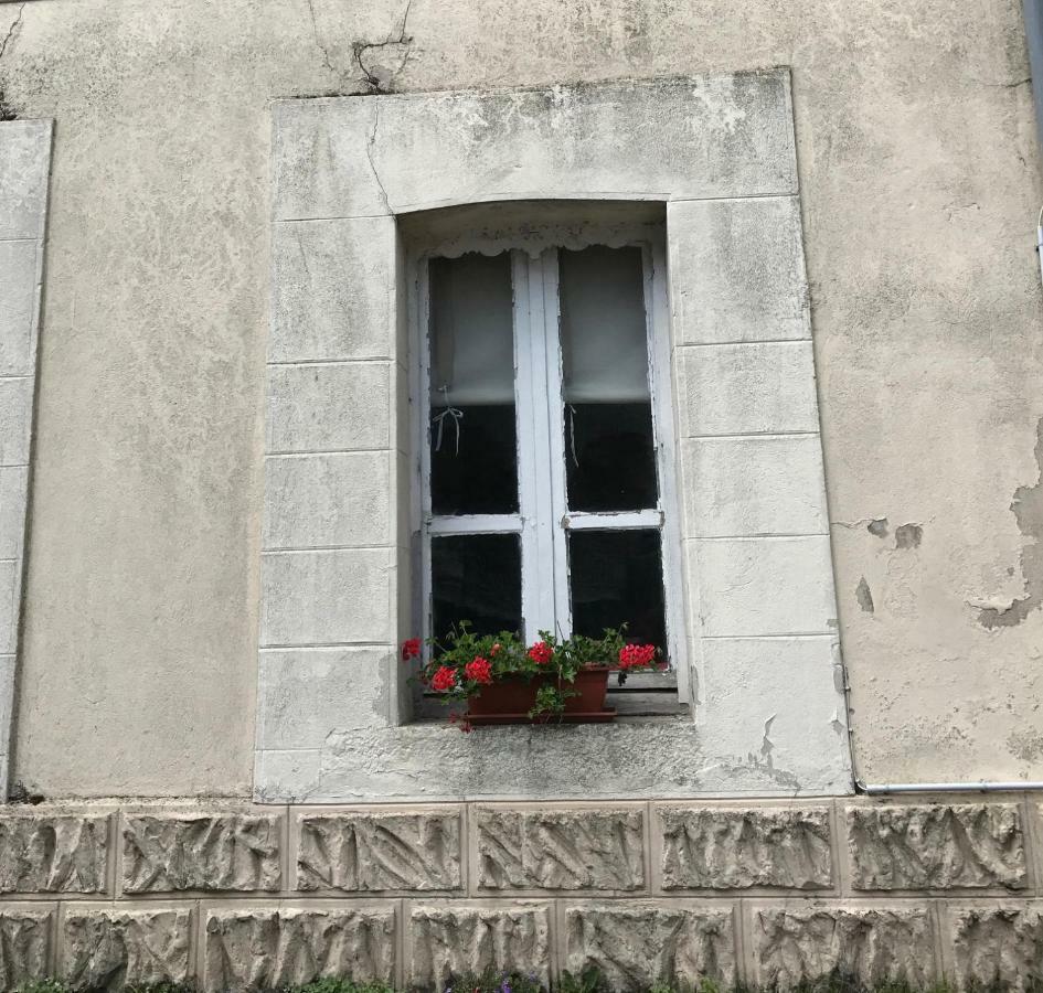 Le Petit Logement Apartman Pre-en-Pail-Saint-Samson Kültér fotó